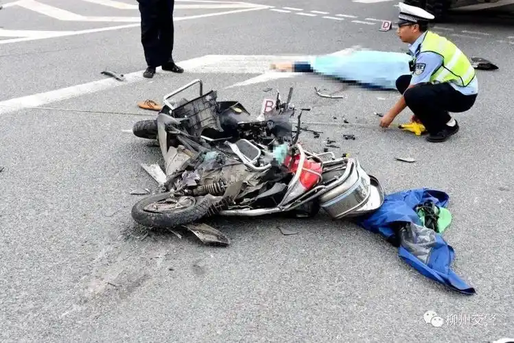 突发1死3伤柳州大货车又出事一男子瞬间脑浆崩裂