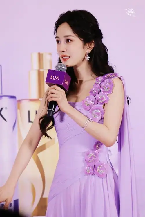 杨幂##杨幂丁香花仙子##杨幂力士洗护发大中华区代言人#  公主