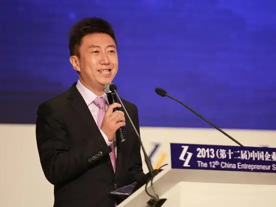 图文:中央电视台主持人陈伟鸿