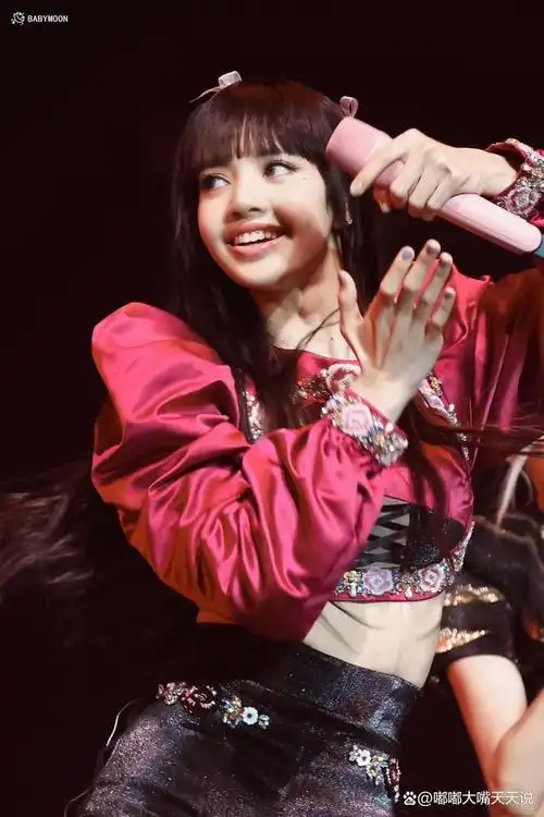 共吸引20万观众的现场观看,billboard对blackpink的每个舞台都进行了