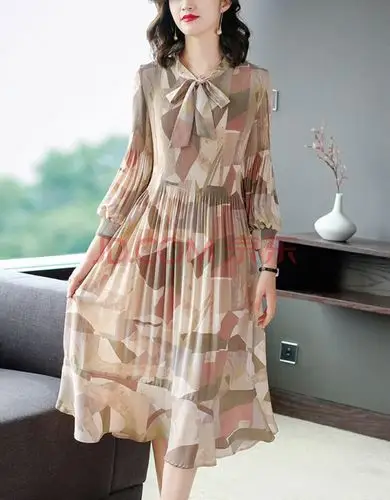 高端轻奢重磅高端品质春款女装2021年新款今年流行裙子40岁气质时尚