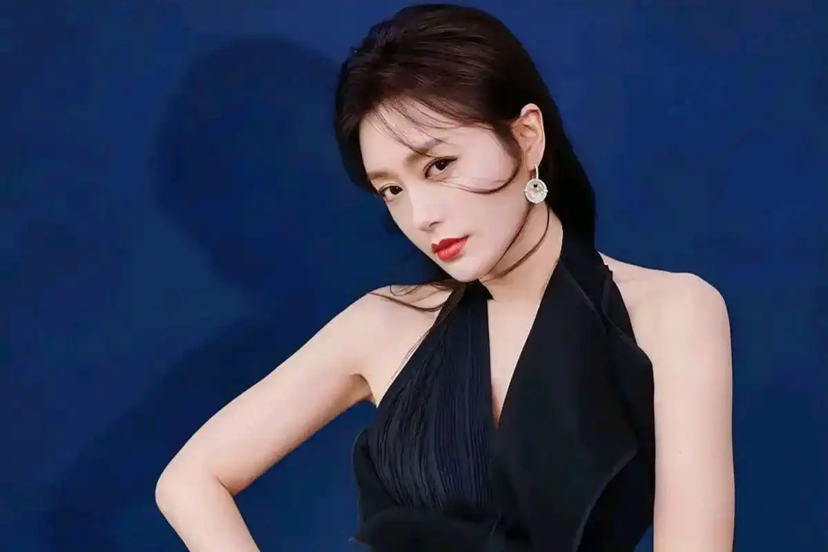 马苏42岁,中国内地影视女演员,国家二级演员,毕业于解放军艺术言汉