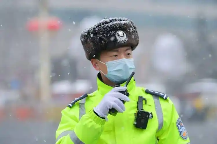 即便脱下了这身警服我们也会义无反顾坚持下去