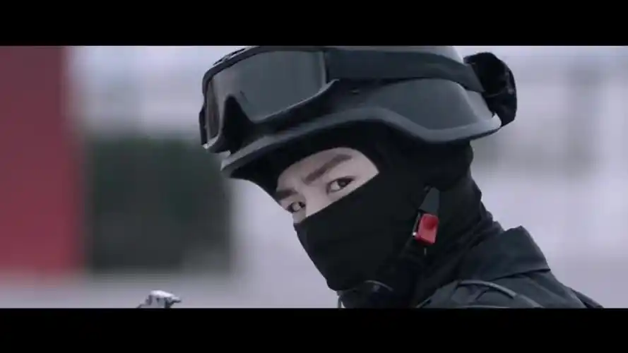 城池营垒邢克垒特警造型白敬亭肩宽腰细实锤了