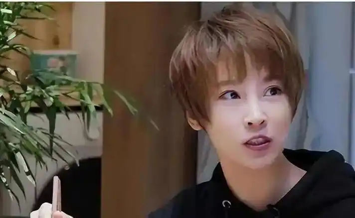 谢楠:是我高估了你对我的爱情,把眼泪藏在幽深的黑暗里_婚姻_明星