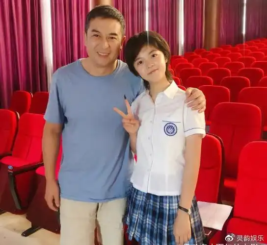 赵今麦晒出自己家照片,地板干净得能当镜子用,生活太自律了