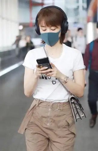 王子文t恤搭配工装裤轻松入夏,162cm身高又穿成了小个子的教科书