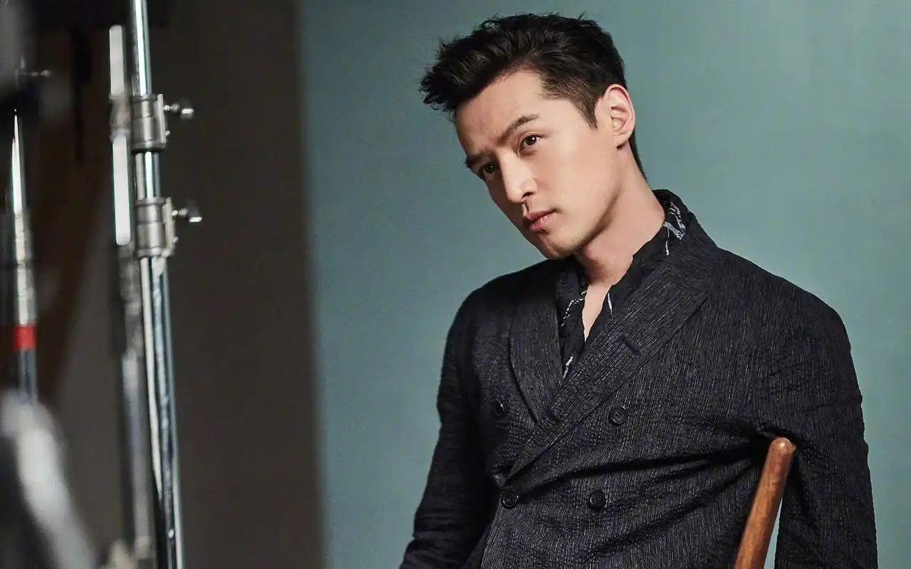 胡歌俊朗绅士范时尚写真高清壁纸