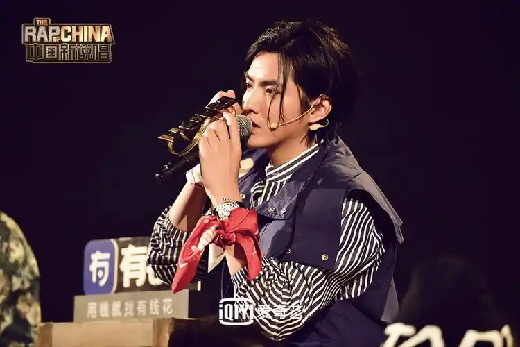 《中国新说唱》总决赛明星助力 梁博自带乐队现rap版《表态》