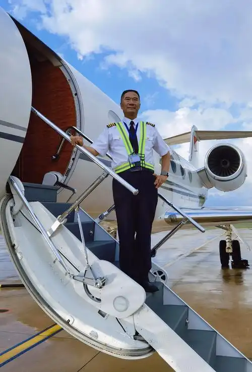 一路豪歌向天涯刘清贵机长专访