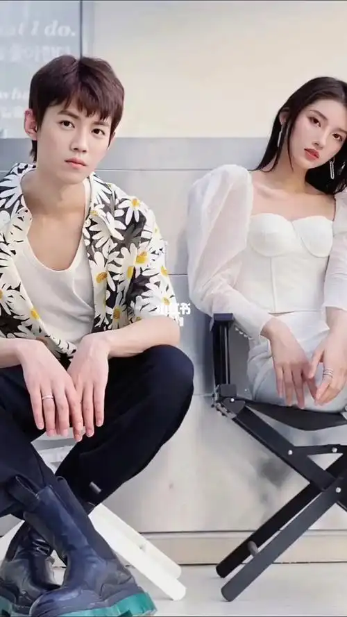 鹿晗公开女朋友啊哈哈哈这就是一个做梦素材好甜我的明星男友鹿晗脸猫