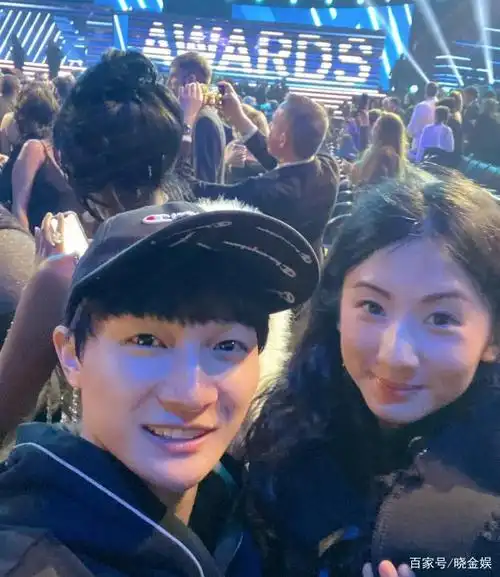 周深晒新照:对时事表达心境,高晓松助其亲临格莱美音乐节现场!