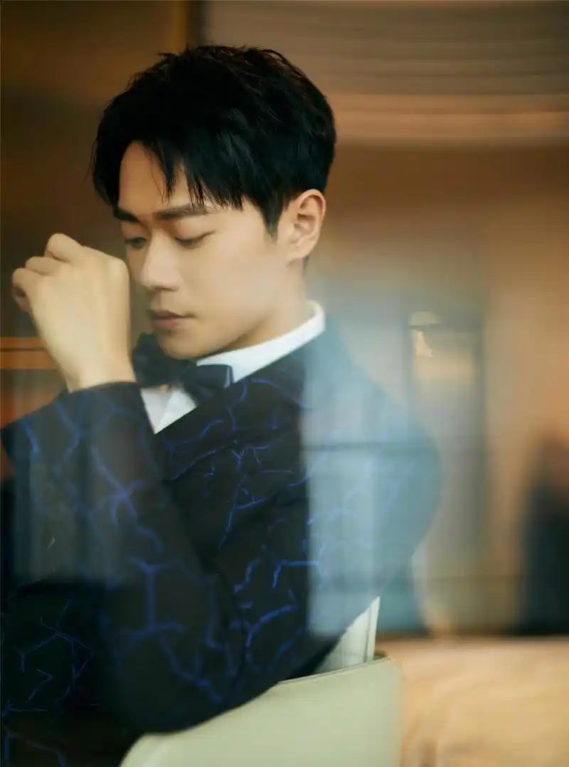 曹骏个人照多年的空缺,是童星曹骏毕业后重回演艺圈时,必须正视的问题