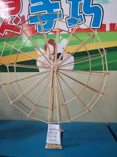 卓豪小学举行"心灵手巧 创意无限"学生环保手工作品展活动