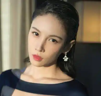 张蓝心早期上综艺"大时尚", 与两男浴室泡澡, 网友太毁三观_成龙_因为