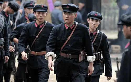 "军旅硬汉"徐洪浩领衔主演的大型红色经典电视剧《战将》在建军90周年