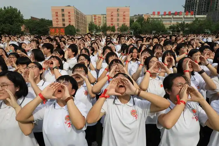 高考倒计时30天河北衡水二中高三学生呐喊释压