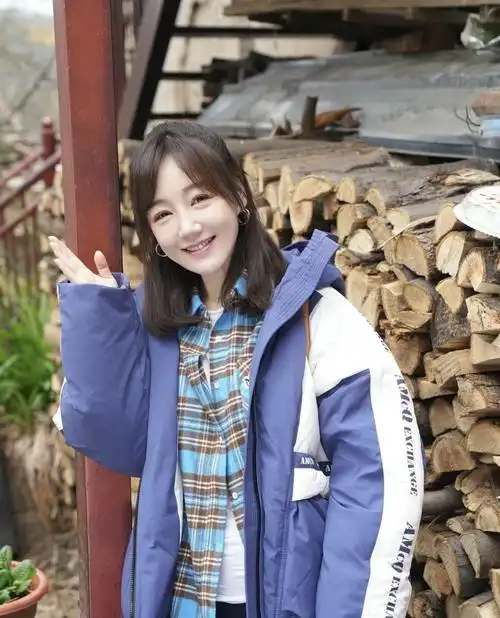 薛佳凝美照引热议,荧幕内外皆展现生活之美,传递正能量 薛佳凝在社交