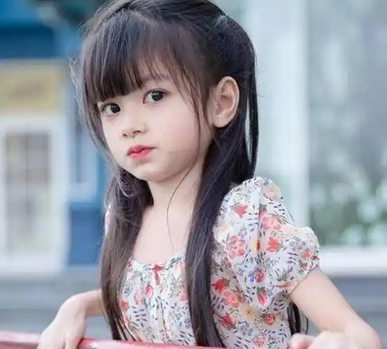 不看镜头没有麻豆出色的表情管理能力,拍照时自以为很好看的表情,成片