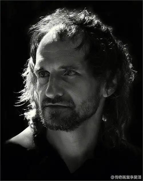 黑白人物摄影素材来自互联网搜索