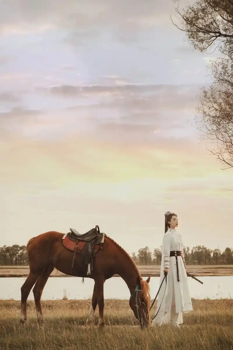 古风摄影 #骑马 - 抖音