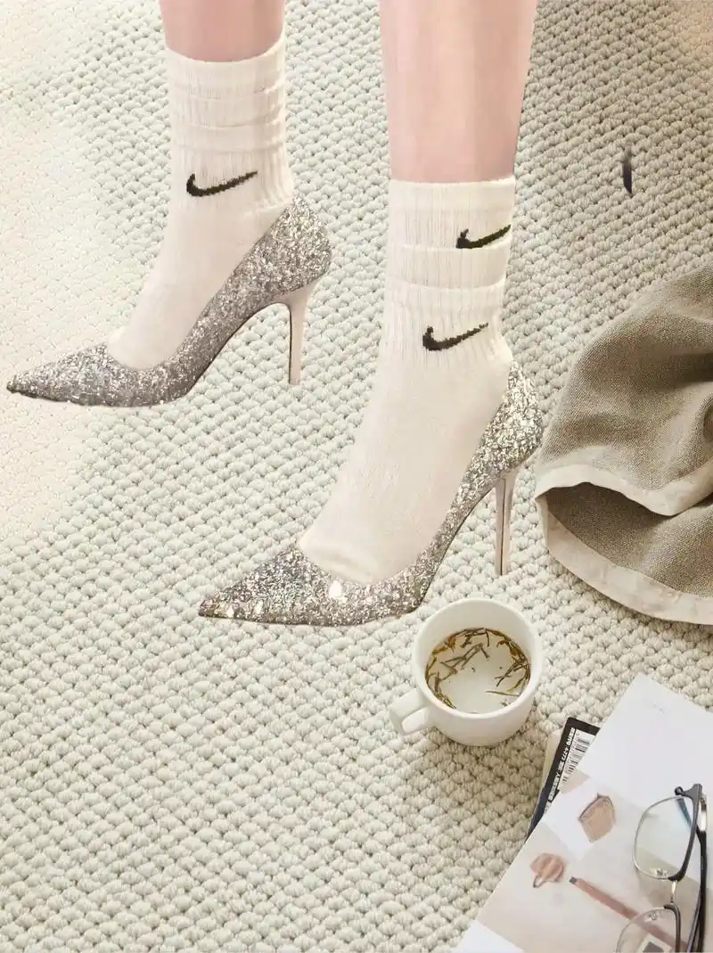 白袜配高跟鞋.朋友们,你们真的觉得白袜配高跟鞋很土么😆#高