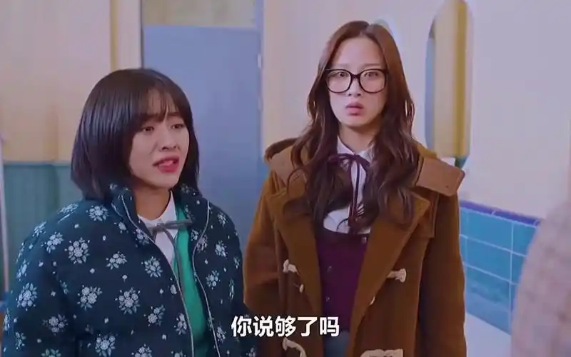 【女神降临】女主素颜和校草高调秀恩爱,女二又开始嫉妒了