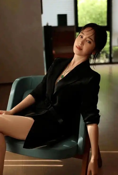 45岁的她不愧被称为"氧气女神"_左小青_古装_父亲