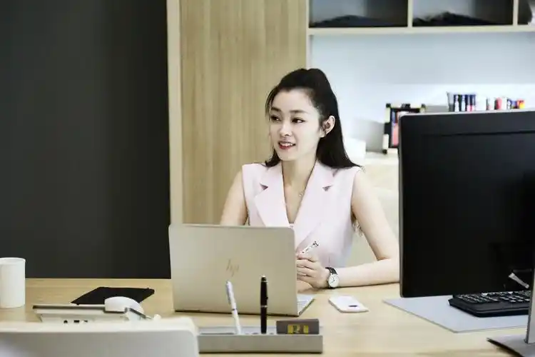 宋轶《创业时代》首播获好评 肤白貌美演技在线