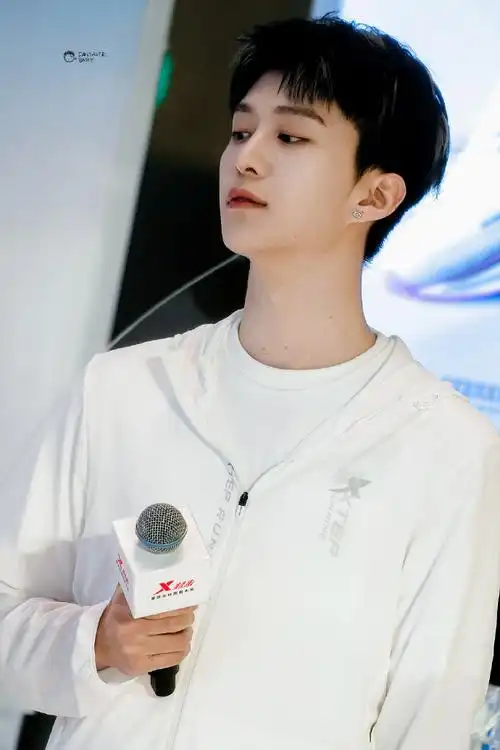 范丞丞 特步##范丞丞特步品牌代言人