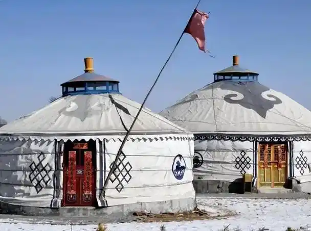 蒙古包,是草原上的移动之居,承载着蒙古族牧民丰富的游牧生活.