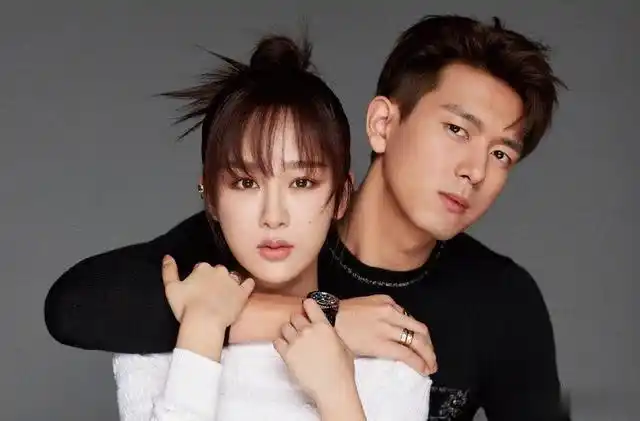 杨紫李现剧外首次合体情侣戒指十分抢镜