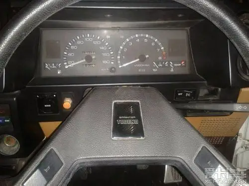 原装方向盘 说明这部是纯正的原厂跳灯sprinter trueno