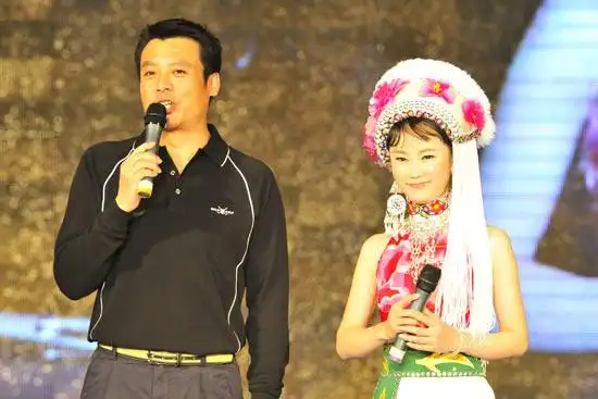 图文全明星公益基金启动仪式佟凡客串男主持