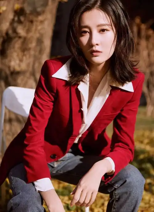 乔欣穿红色西装太帅了2021春夏跟她学准飒