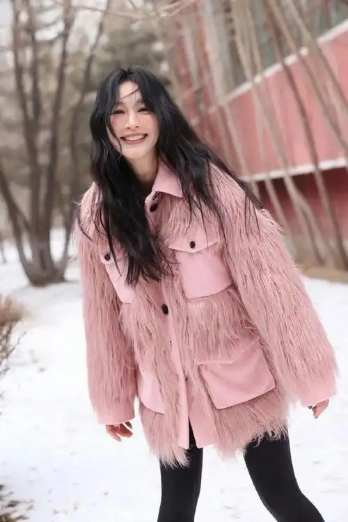 张俪是一位身高170cm的女演员,体重常年保持在96斤左右,身材比例协调