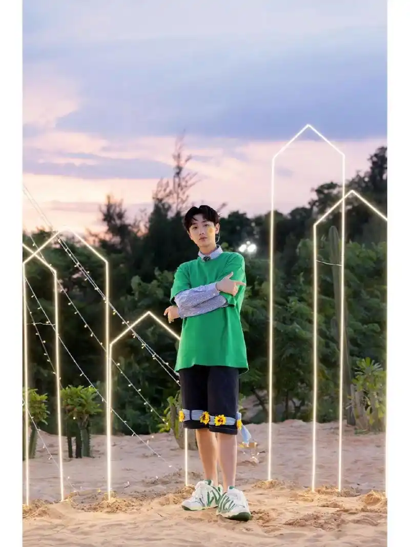 汪苏泷这组图片太绝了真的! 这么可爱这么帅