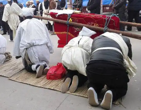 参加葬礼不要犯的两大忌讳请重视起来