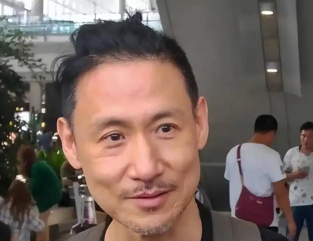 61岁张学友近照曝光,与粉丝合影眼窝凹陷,面容憔悴瘦脱相_感觉_都能