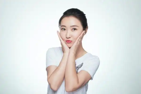 婉乔饰徐淑珍  北京交通广播《1039慧旅行》主持人