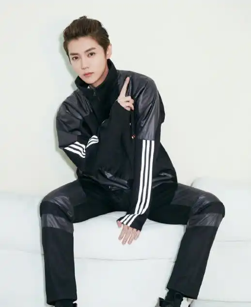鹿晗继硬汉造型后,寸头照不慎流出,画风由炫酷秒变呆萌!