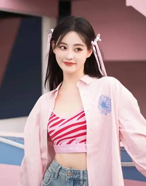 祝绪丹今天的每日快照!可爱的粉猫造型超吸睛_粉色_形象_丝带