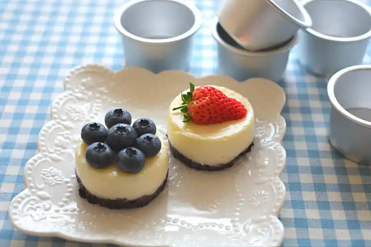 展示与对比:2寸迷你白色戚风蛋糕模5个一套蛋糕模具套装烘焙工具慕斯