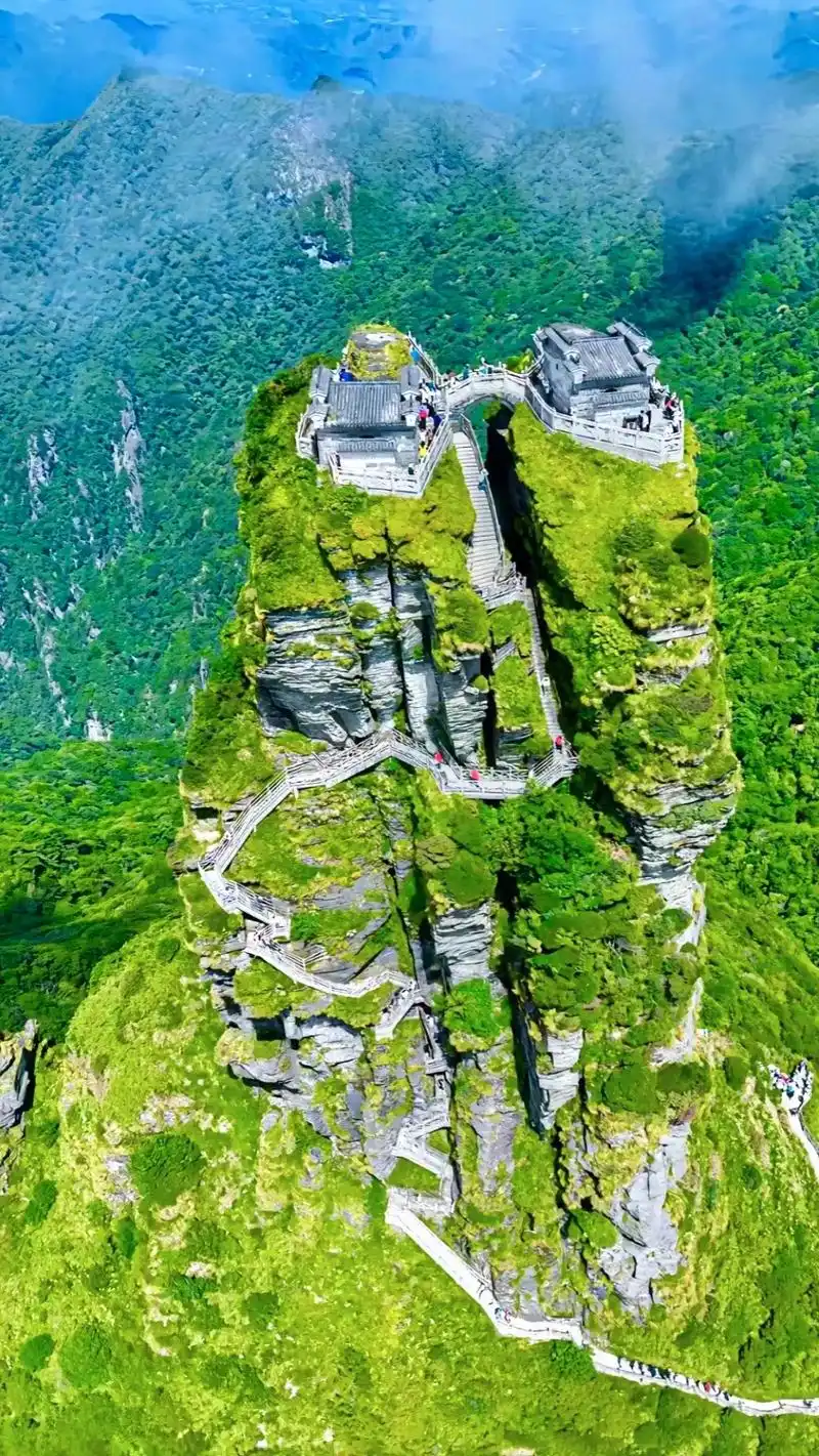 梵净山——位于贵州省铜仁市,贵州第一山,五大佛教名山之一,是 - 抖音