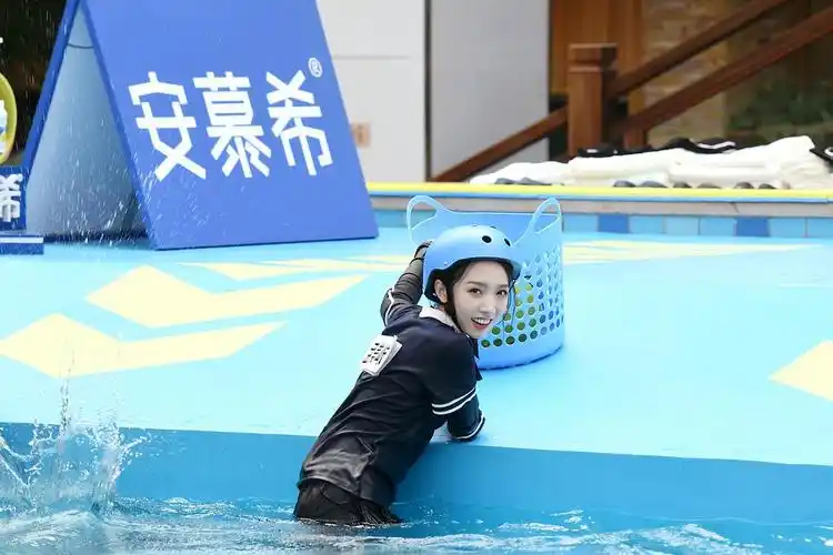 孟美岐||美岐《奔跑吧》官方图2