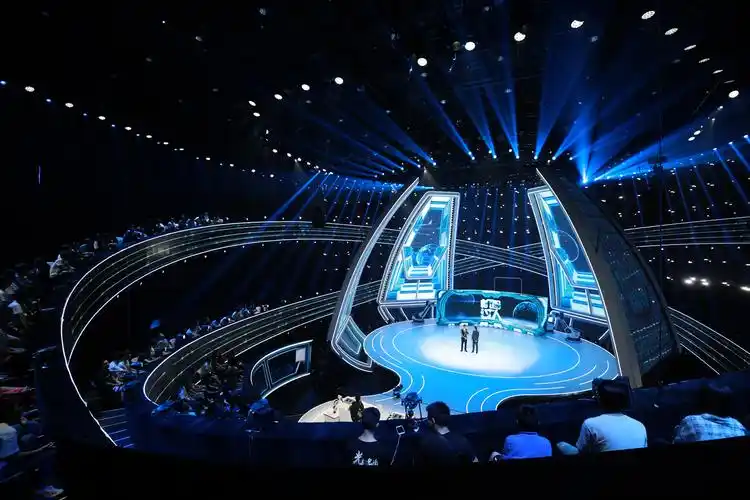 《机智过人》第三季重磅回归 未来主义舞美全新升级-北京奇思汇文化