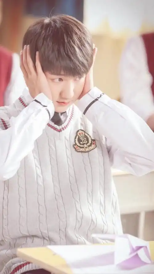 王源可爱小清新的图片最新可爱满分的王源小哥哥图片