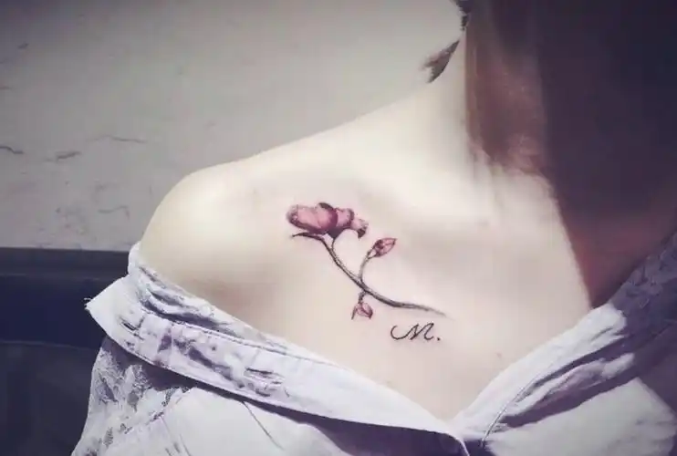 最性感迷人的锁骨下花朵纹身刺青-纹身图片网