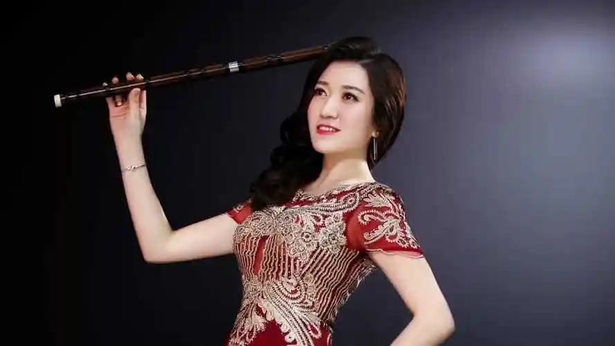 著名青年竹笛演奏家张莹莹笛子演奏赵松庭版鹧鸪飞