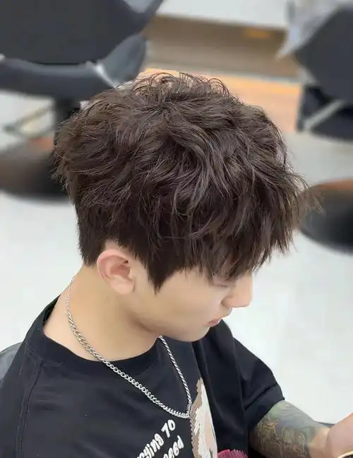 男生清爽蓬松烫发